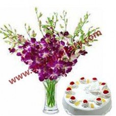 Pineapple cake with Blue flowers bunch
