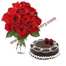 Chocolate cake with 12 Fresh Roses